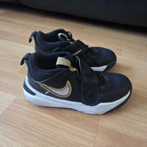 Nike KidsTeam Hustle D11 Basketball Shoes Size 13C Black with Gold Accents